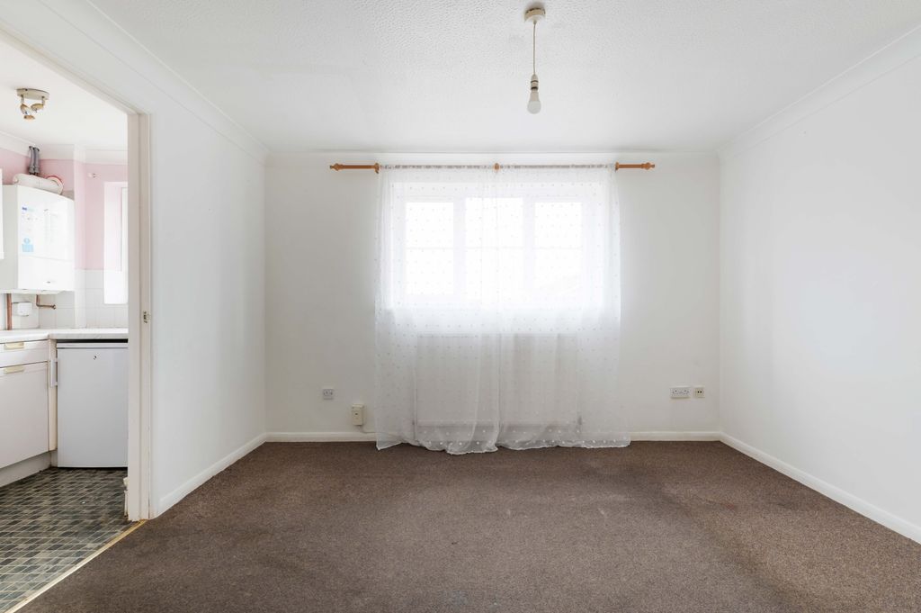 Property photo 2 of 8