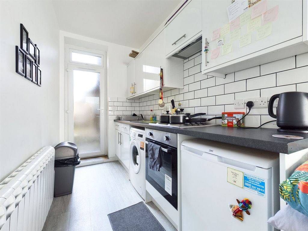 Property photo 1 of 8 Kitchen
