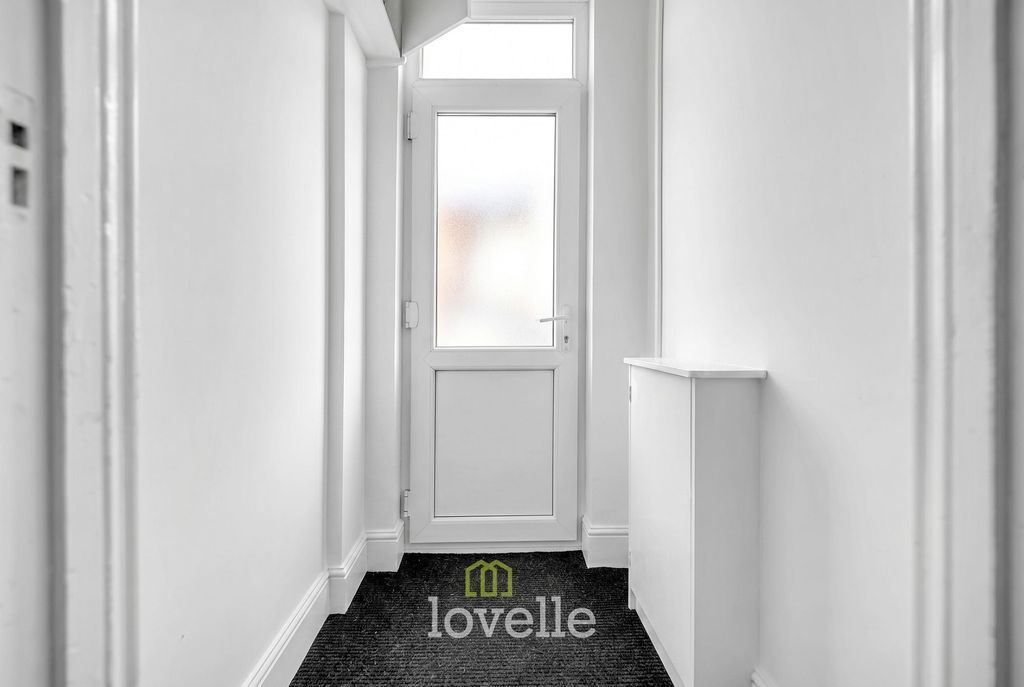 Property photo 2 of 30