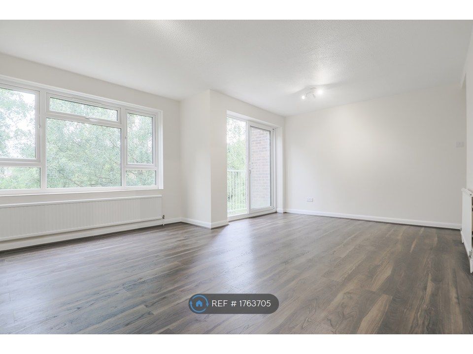 Property photo 1 of 15 Lounge
