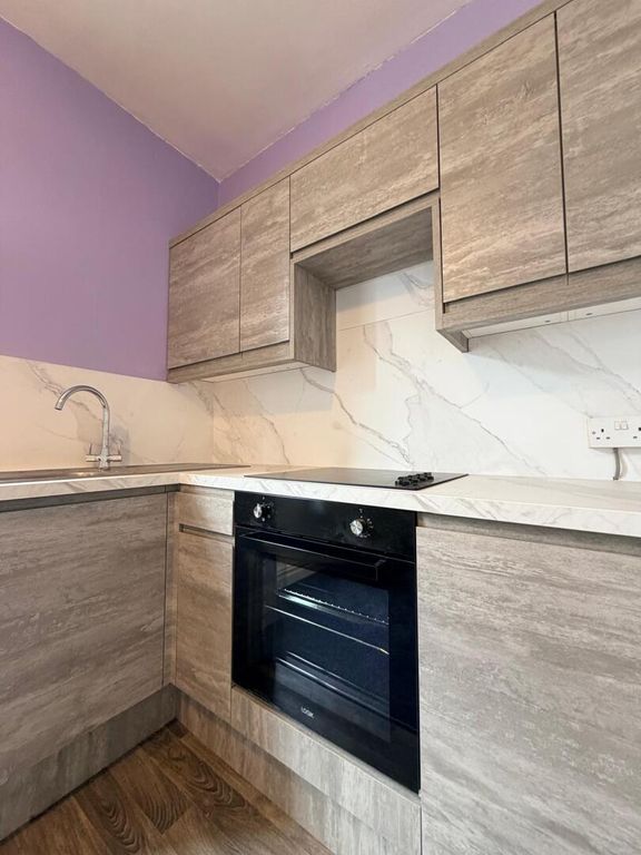Property photo 3 of 10 Kitchen