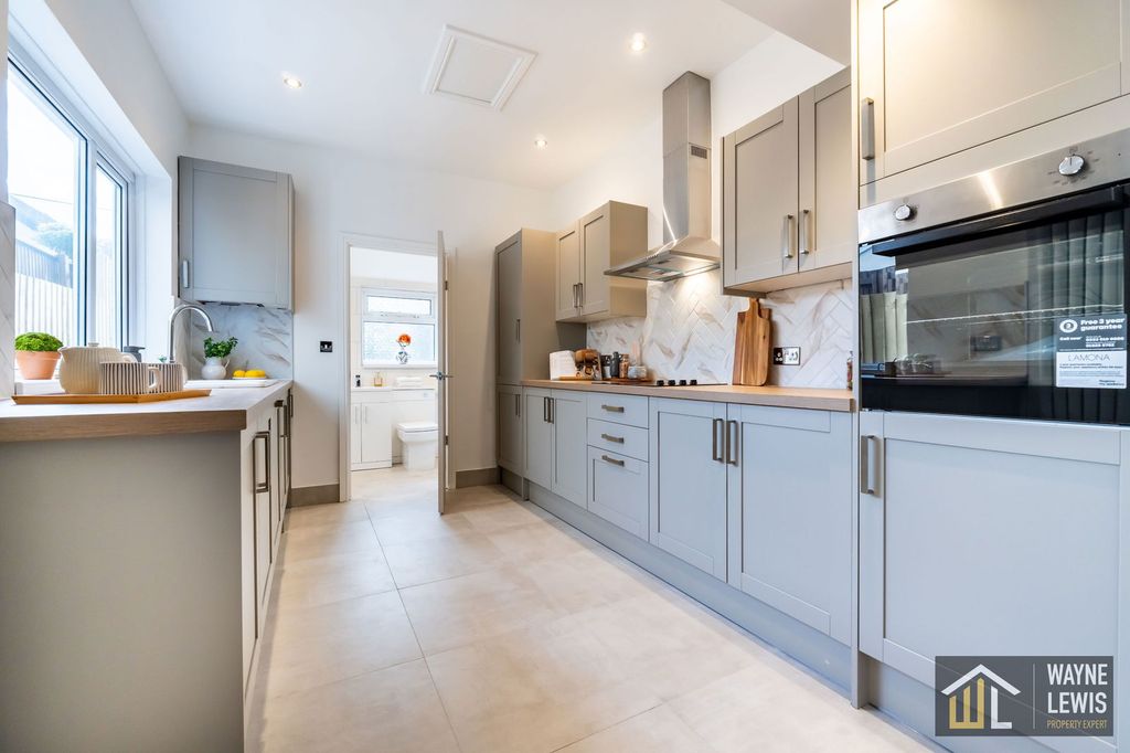 Property photo 3 of 36