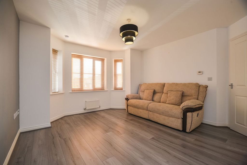 Property photo 3 of 23