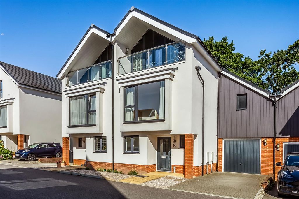 Property photo 1 of 22 3-Huxley-Drive-27.Jpg