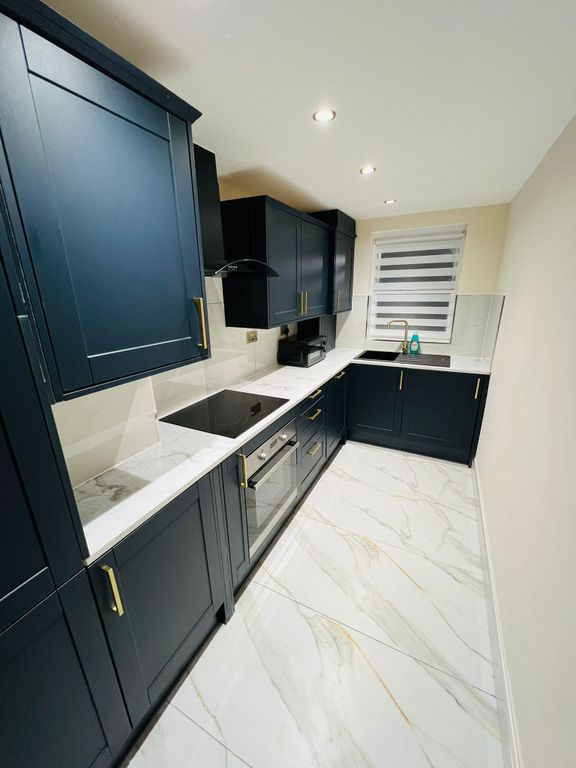 Property photo 1 of 14 Photo 4