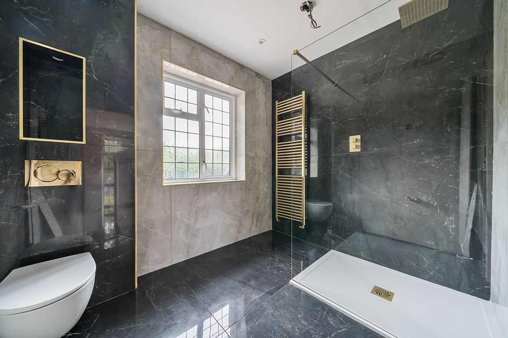 Property photo 3 of 26 Bathroom