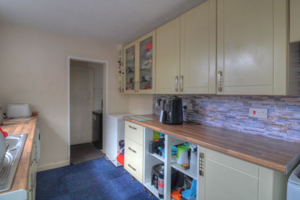 Property photo 2 of 11 Kitchen 2