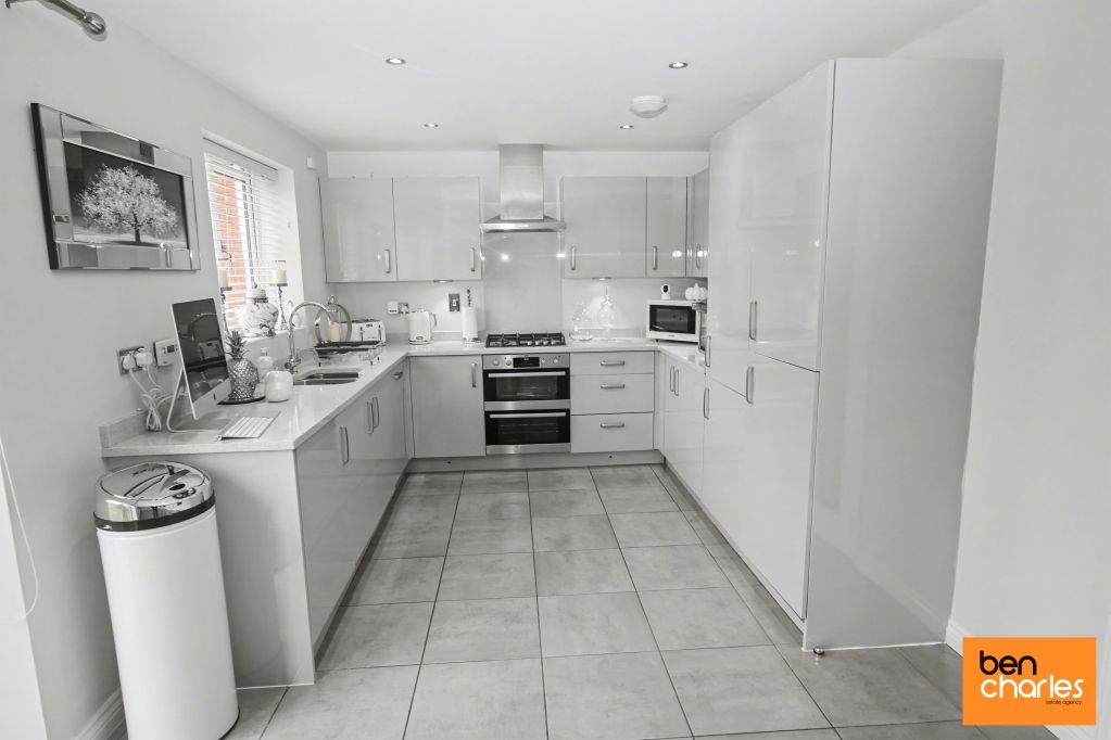 Property photo 2 of 12 Picture No. 27