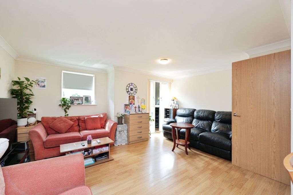 Property photo 3 of 18 Image