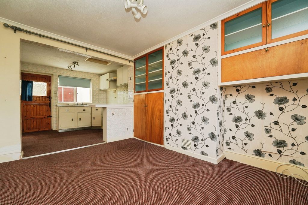 Property photo 3 of 16 Photo