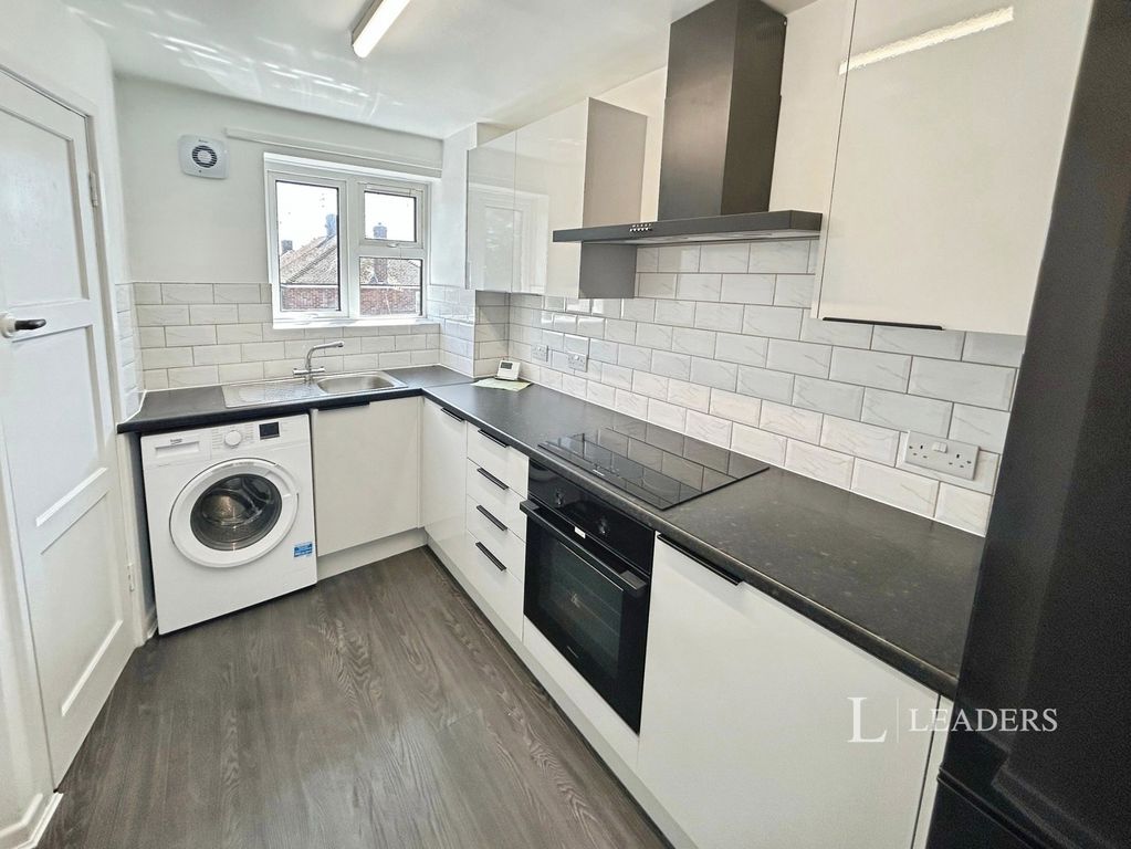Property photo 2 of 10 Kitchen