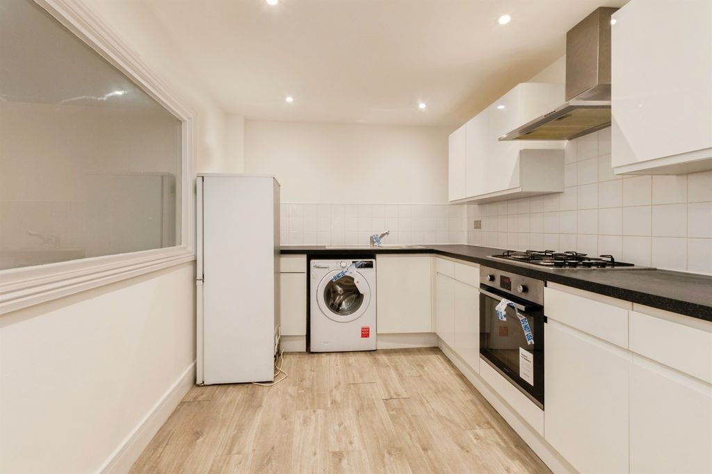 Property photo 2 of 9 Kitchen