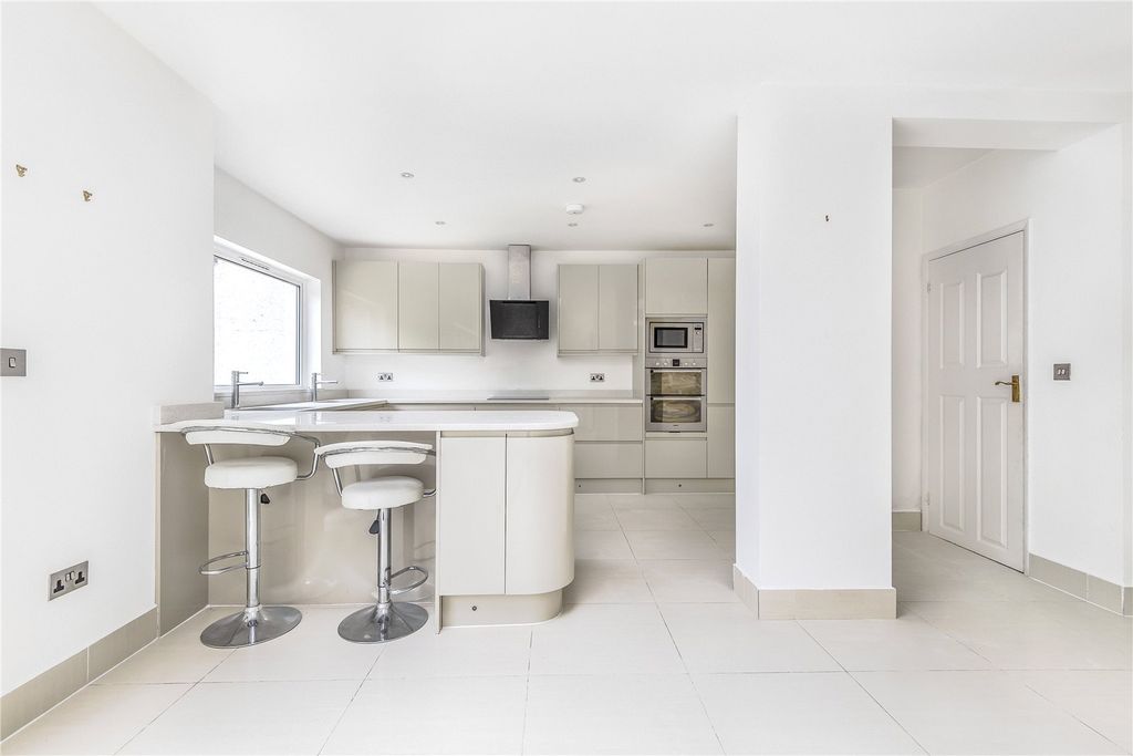 Property photo 2 of 10 Picture No. 17