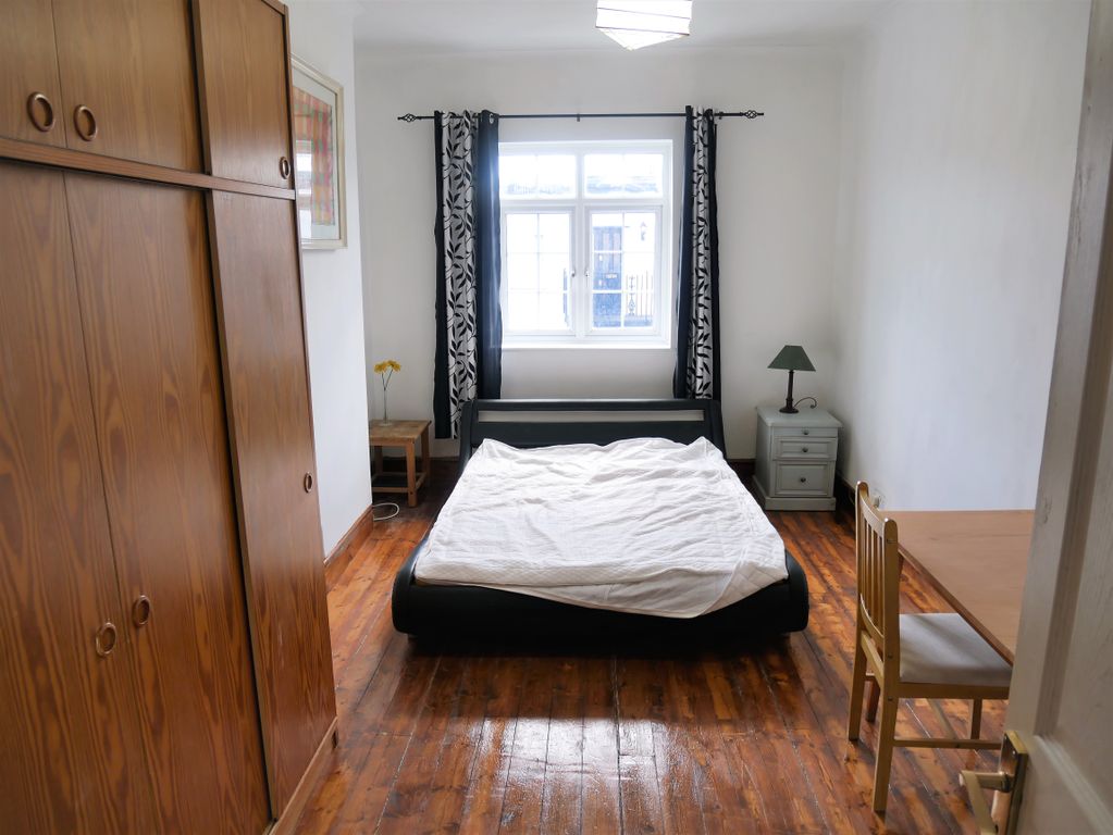 Property photo 1 of 4