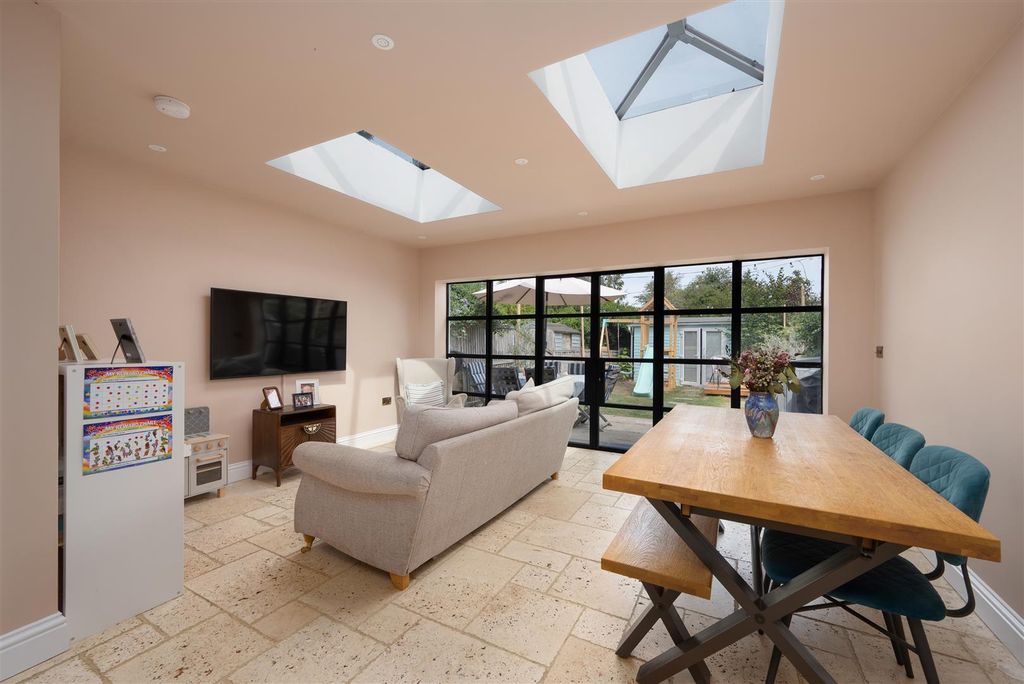 Property photo 2 of 22 Gorrell Road, Whitstable