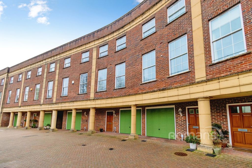 Property photo 1 of 20 Pbox-Img.Jpg