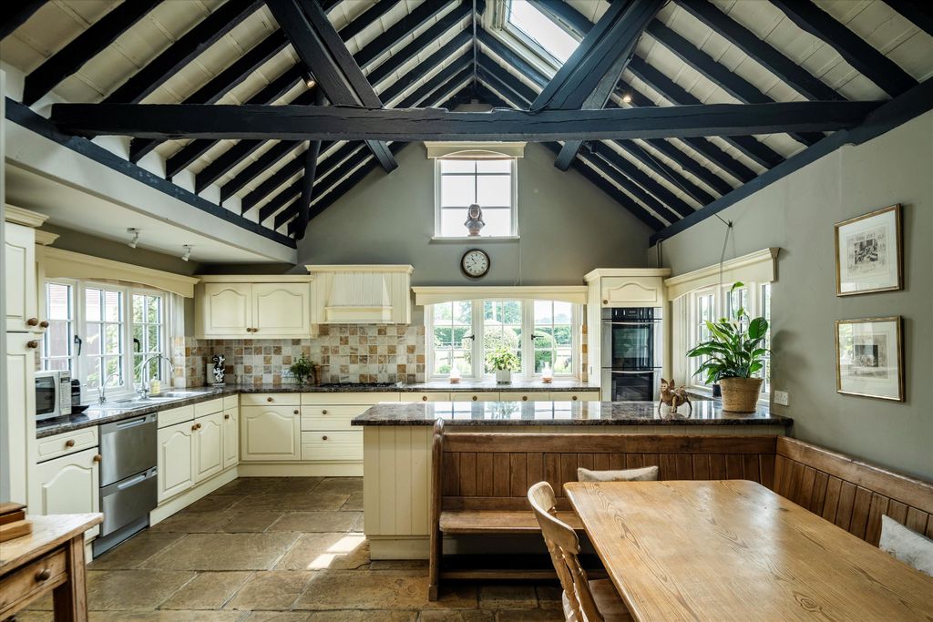 Property photo 2 of 35 Image