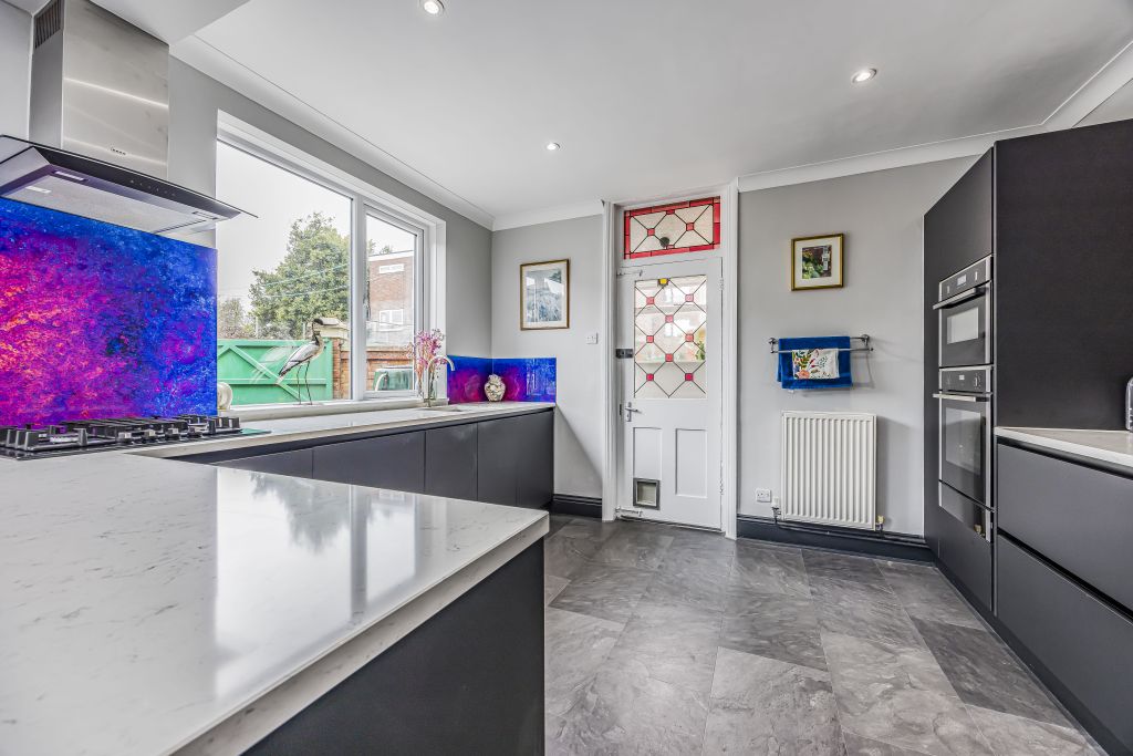 Property photo 2 of 28 29 Brading Avenue, Southsea-Porticomarketing-Fine&