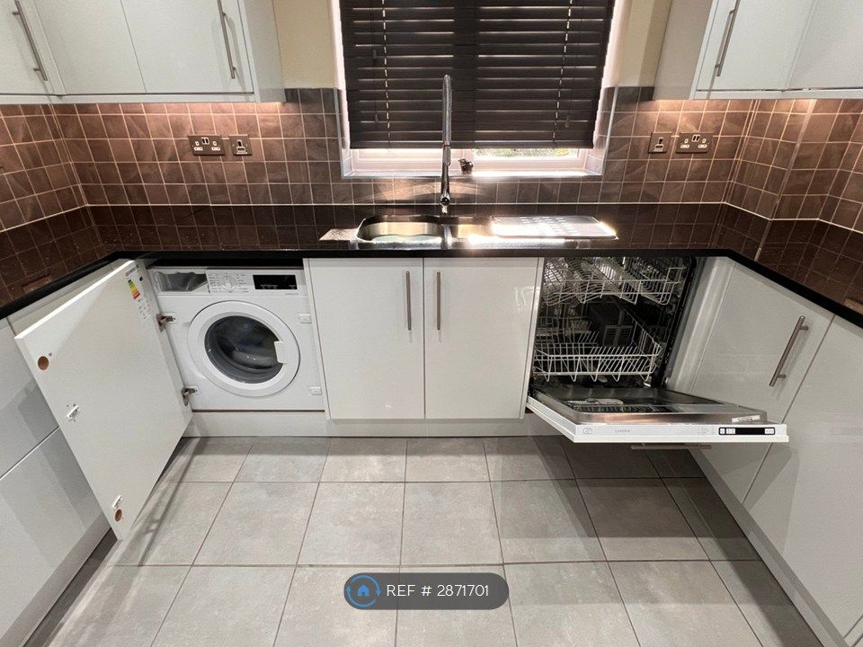 Property photo 3 of 34