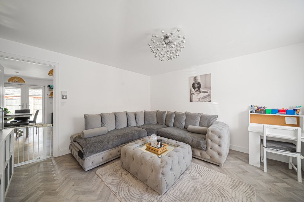 Property photo 2 of 23 5329693
