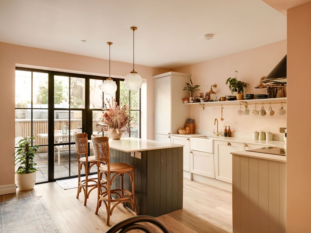 Property photo 2 of 33