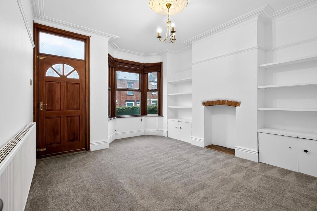 Property photo 2 of 19 Lounge