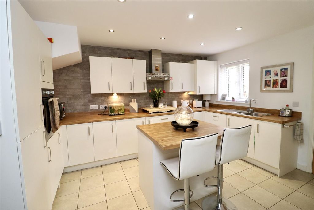 Property photo 2 of 12 Image00009.Jpeg