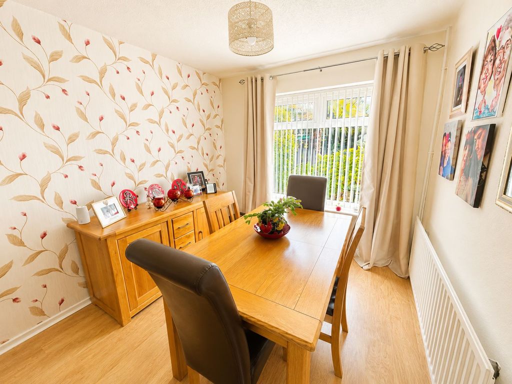 Property photo 3 of 14 Dining