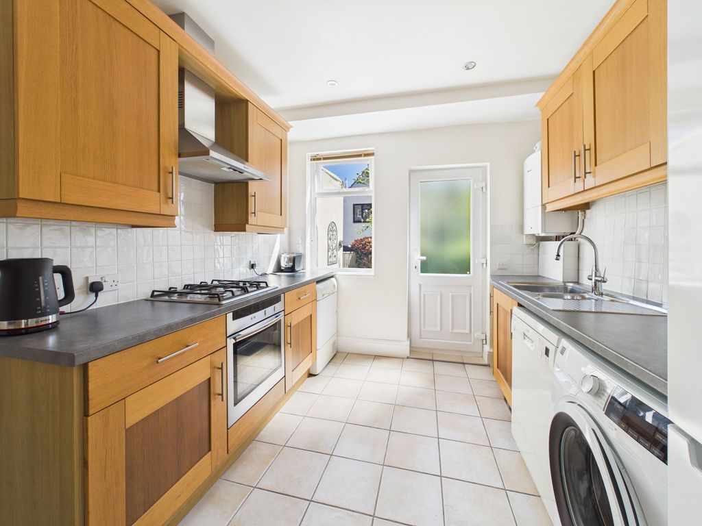 Property photo 3 of 16 Kitchen