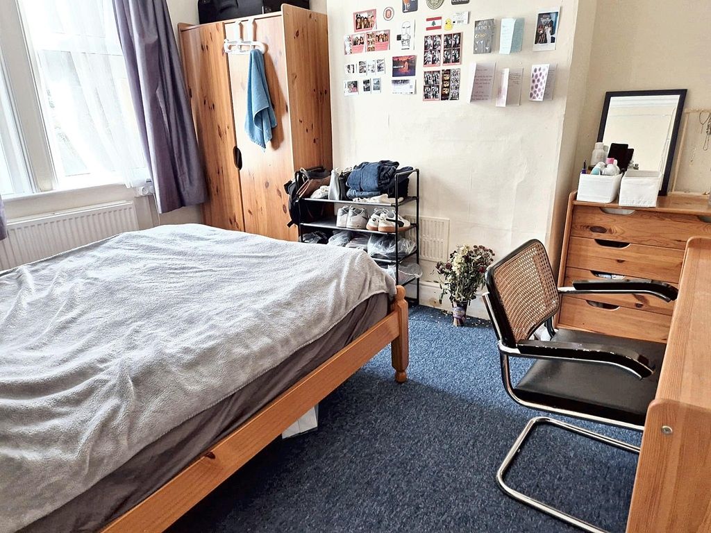 Property photo 1 of 13 Bright, Neatly Kept Bedroom With A Double Bed, War...