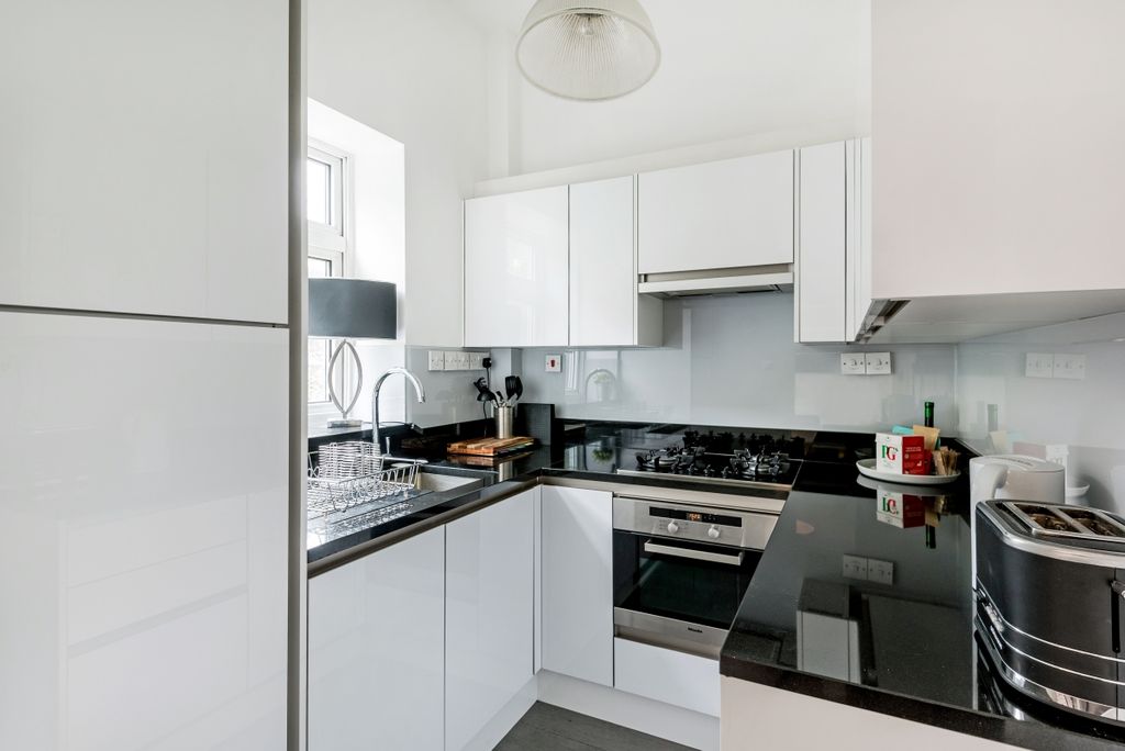 Property photo 3 of 9 Kitchen