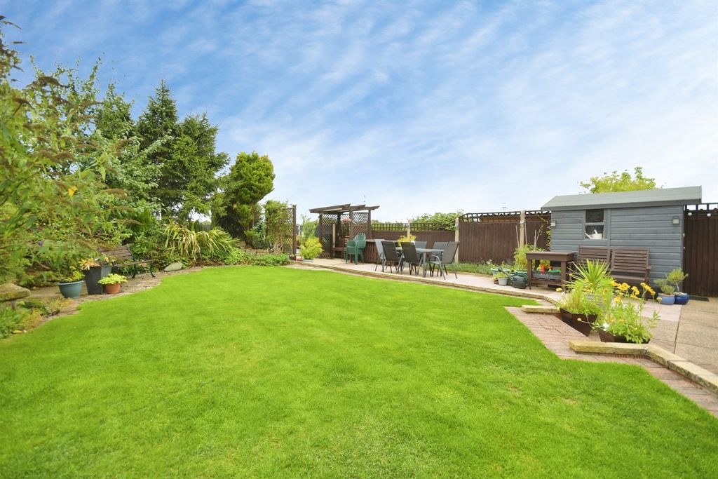 Property photo 2 of 34