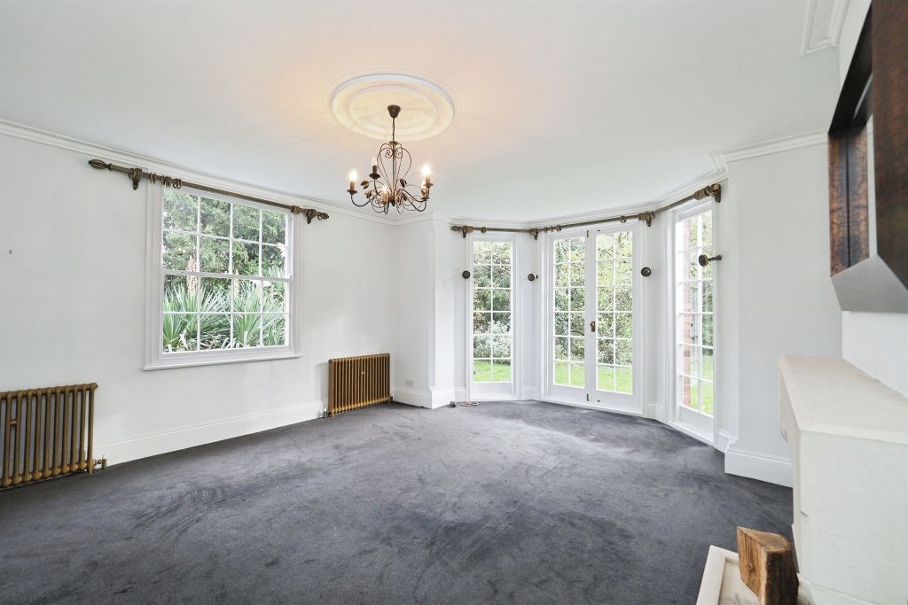 Property photo 2 of 27