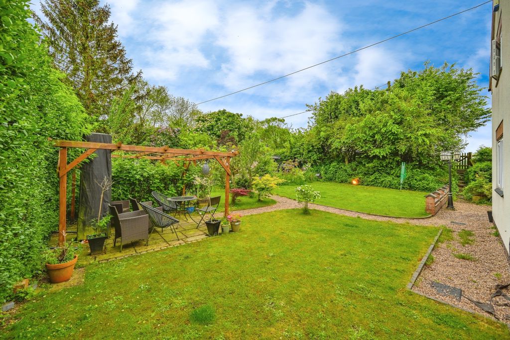 Property photo 2 of 15 Garden