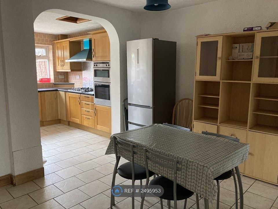Property photo 2 of 12 Kitchen