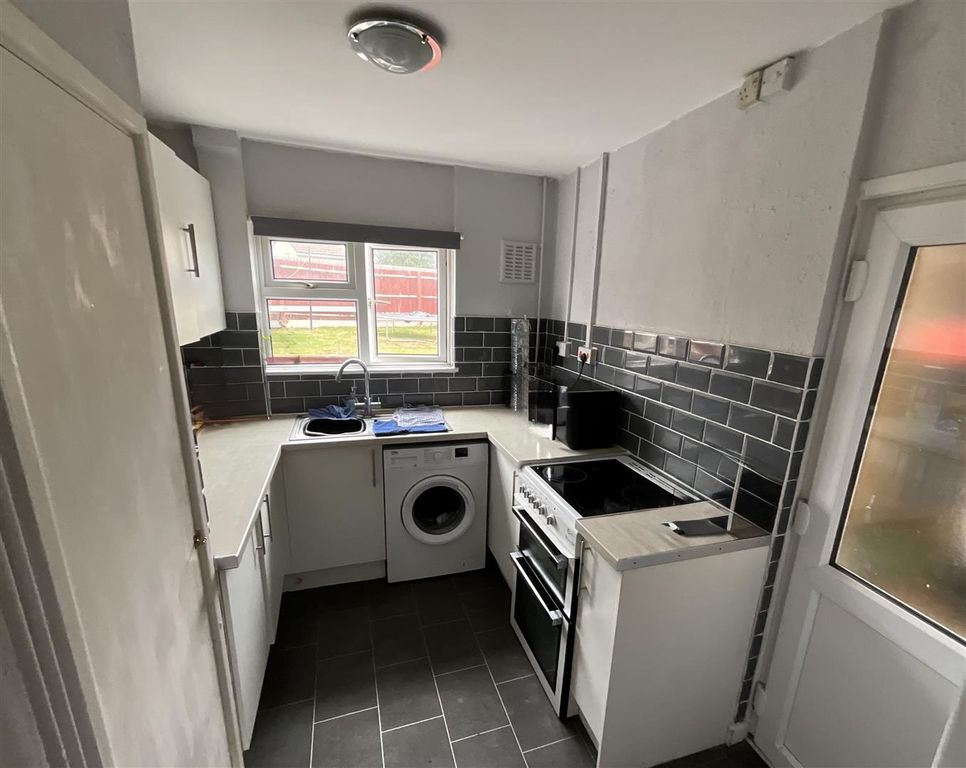 Property photo 2 of 8 Kitchen.Jpg