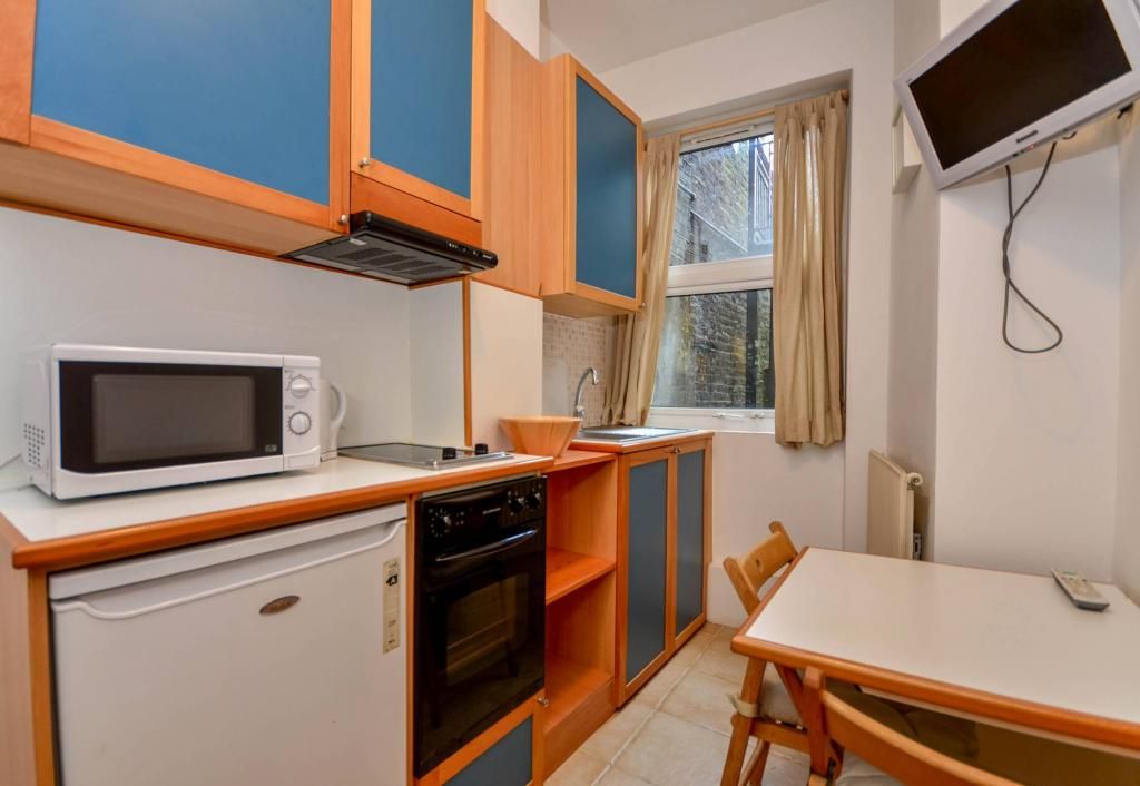 Property photo 1 of 5 Flat Share Room For Rent