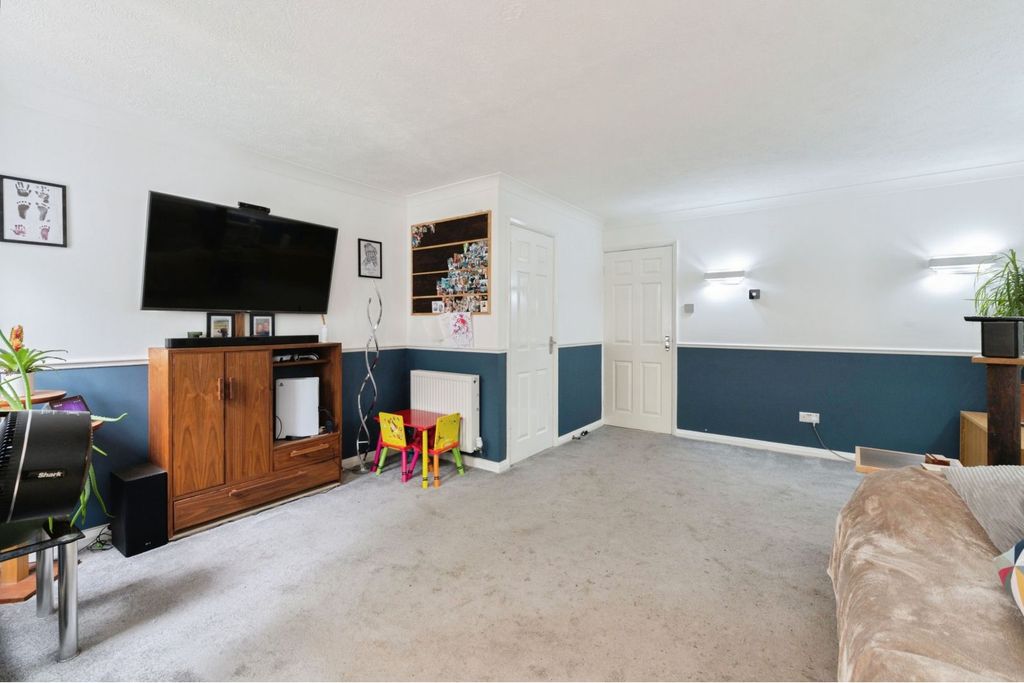 Property photo 2 of 24