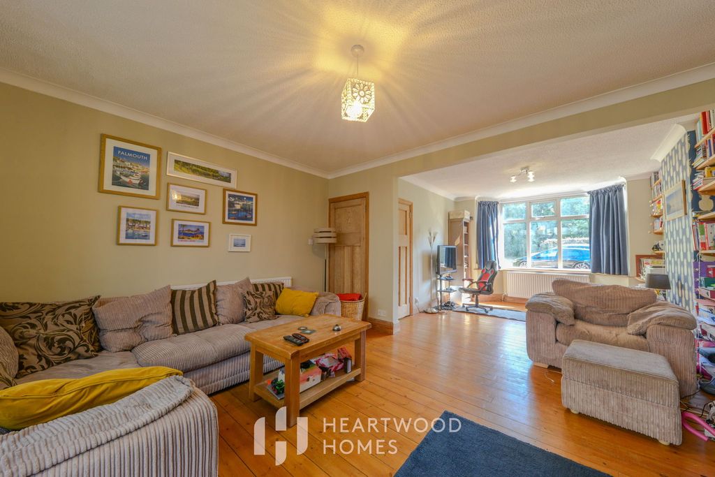 Property photo 2 of 31