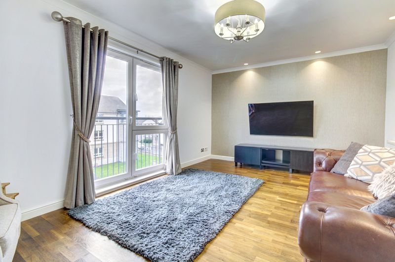 Property photo 2 of 23 Lounge