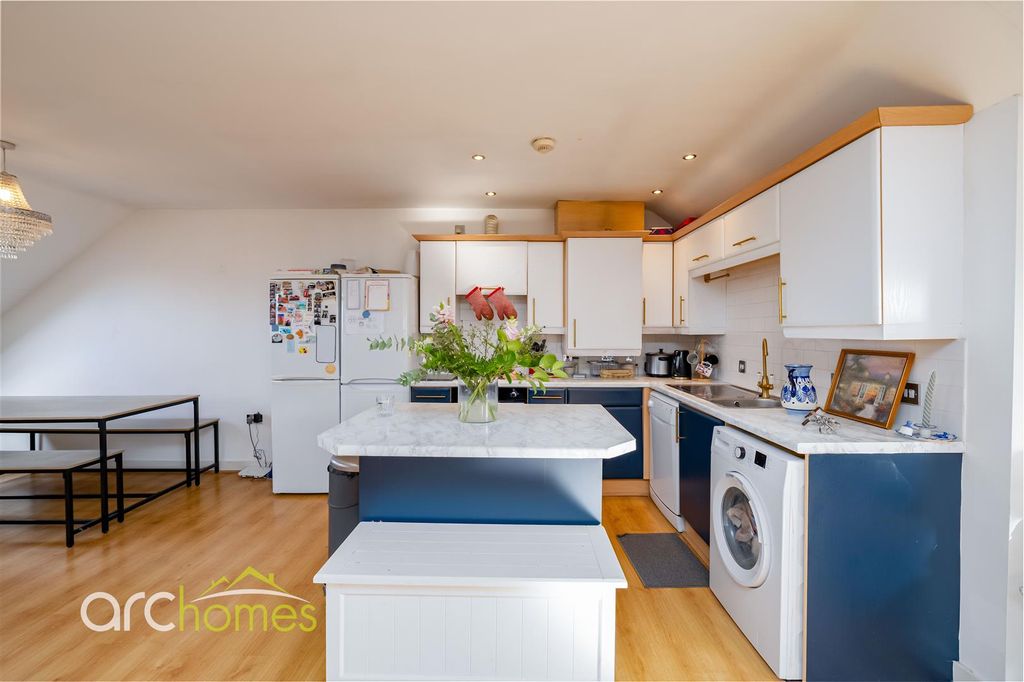 Property photo 3 of 16 Gadfield-14.Jpg