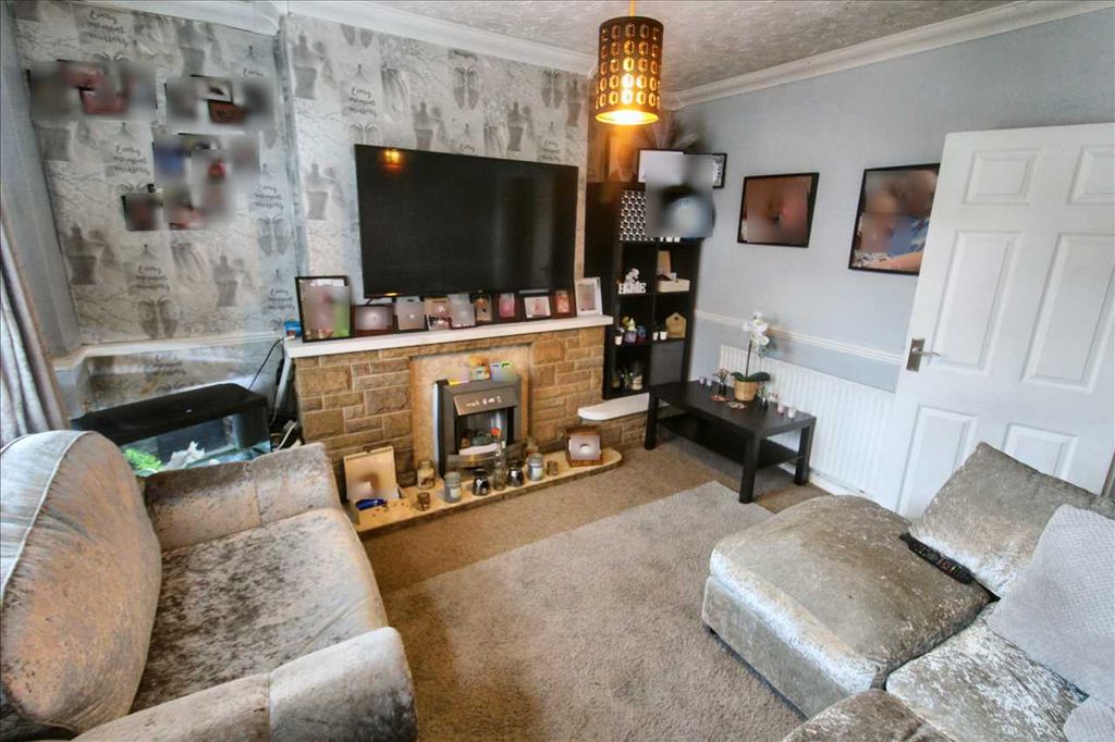 Property photo 2 of 19 Lounge