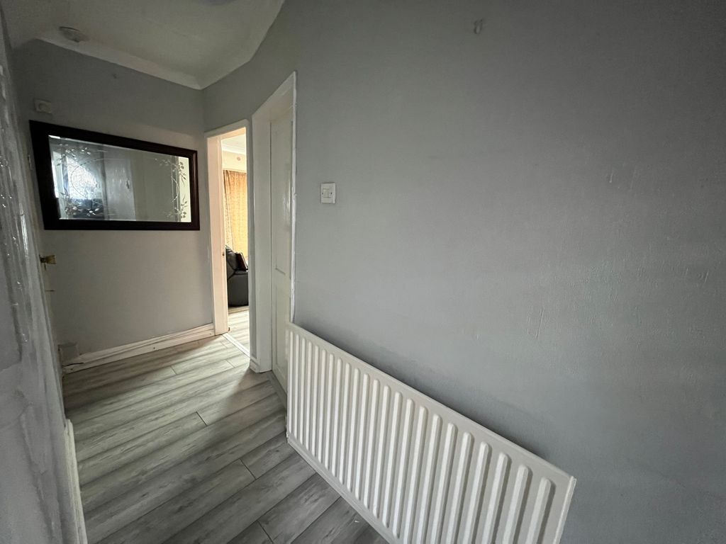 Property photo 2 of 17 Entrance Hallway 