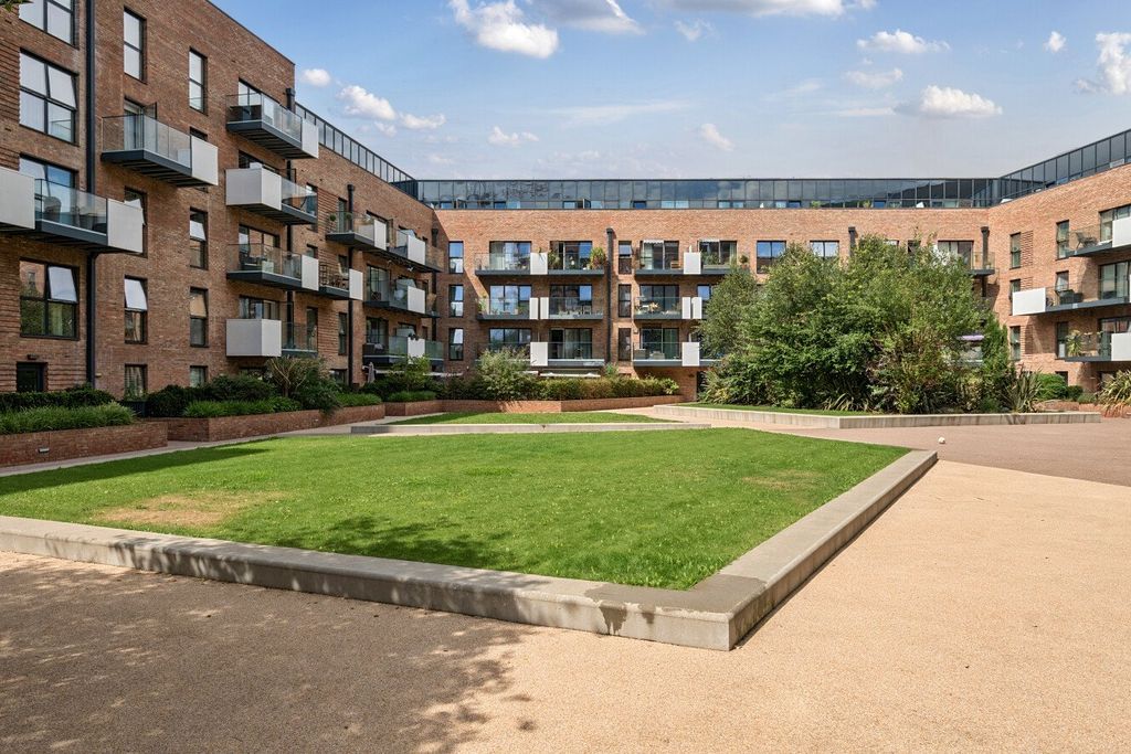 Property photo 1 of 23 Picture No. 05