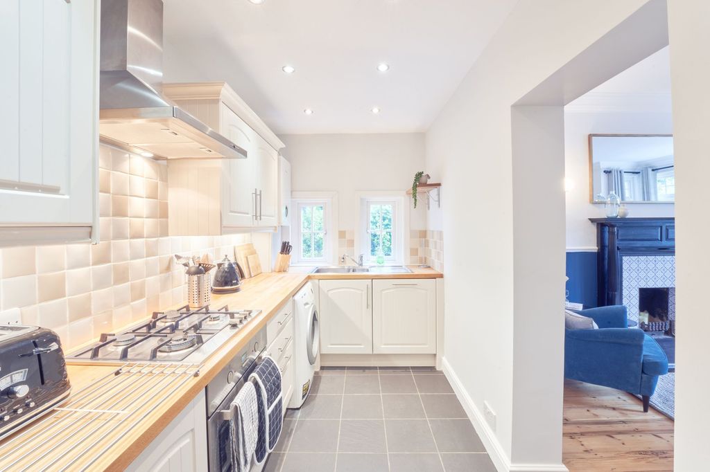 Property photo 2 of 10