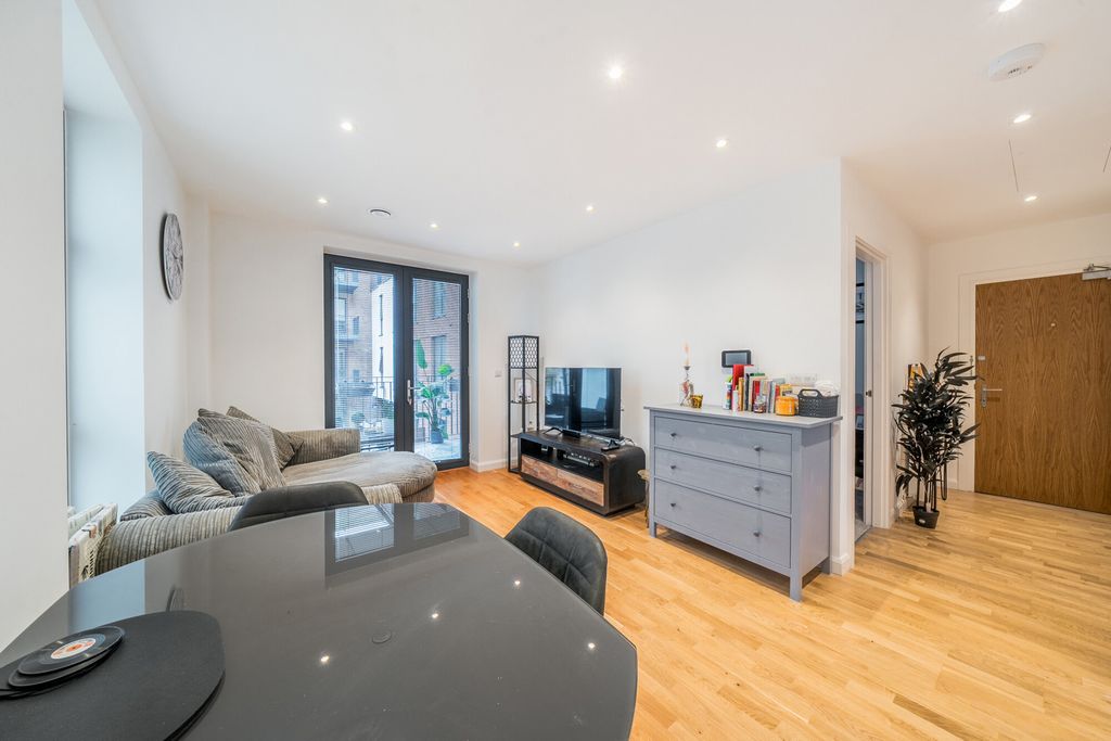 Property photo 3 of 19 1374217-5-69087A4...