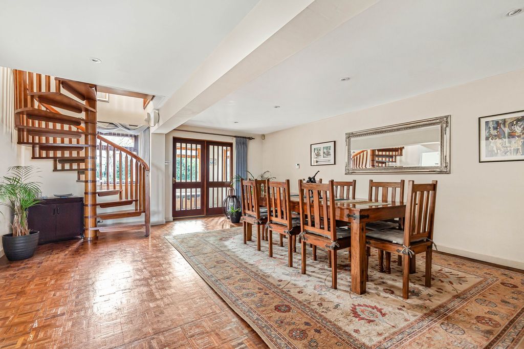 Property photo 2 of 44