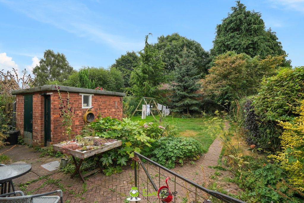 Property photo 2 of 16 Estate Agent Ewemove Scunthorpe Garden