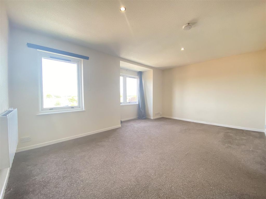 2 bed flat to rentDuncansby Way, Perth PH1 photo 5