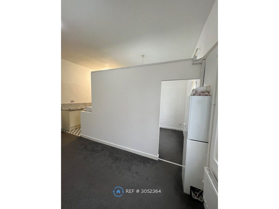 Property photo 2 of 11 Screened Bedroom Area